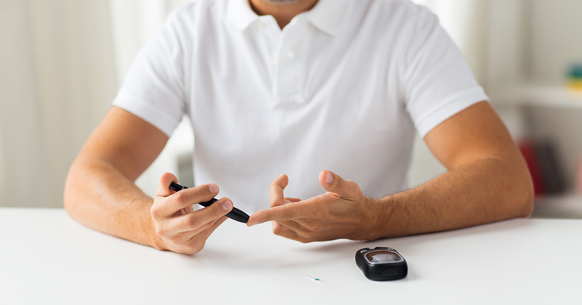 Persona con diabetes construyendo hábitos saludables en Monterrey